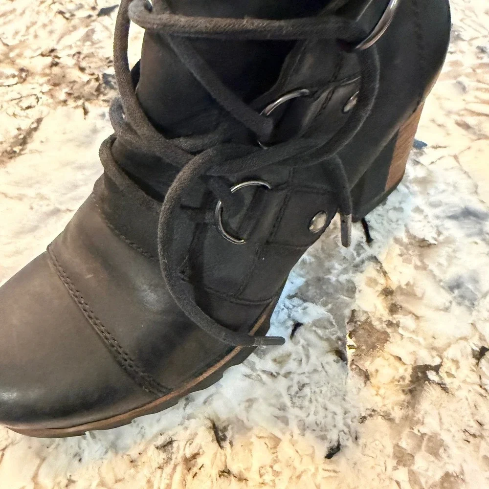 Sorel‎ Danica Lace Black Leather Ankle Boots NL2360-010 Womens 7.5